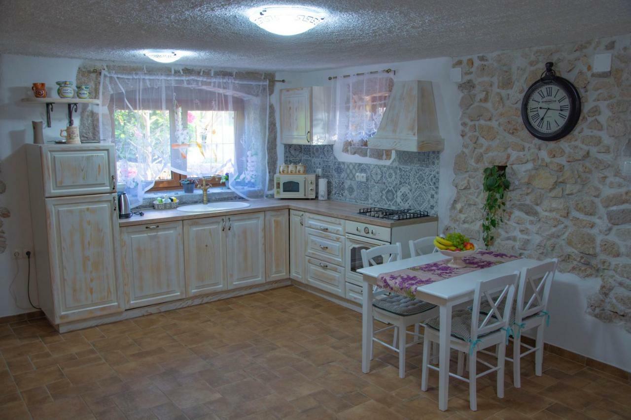 Traditional Stone House St.Anton Малинска Екстериор снимка